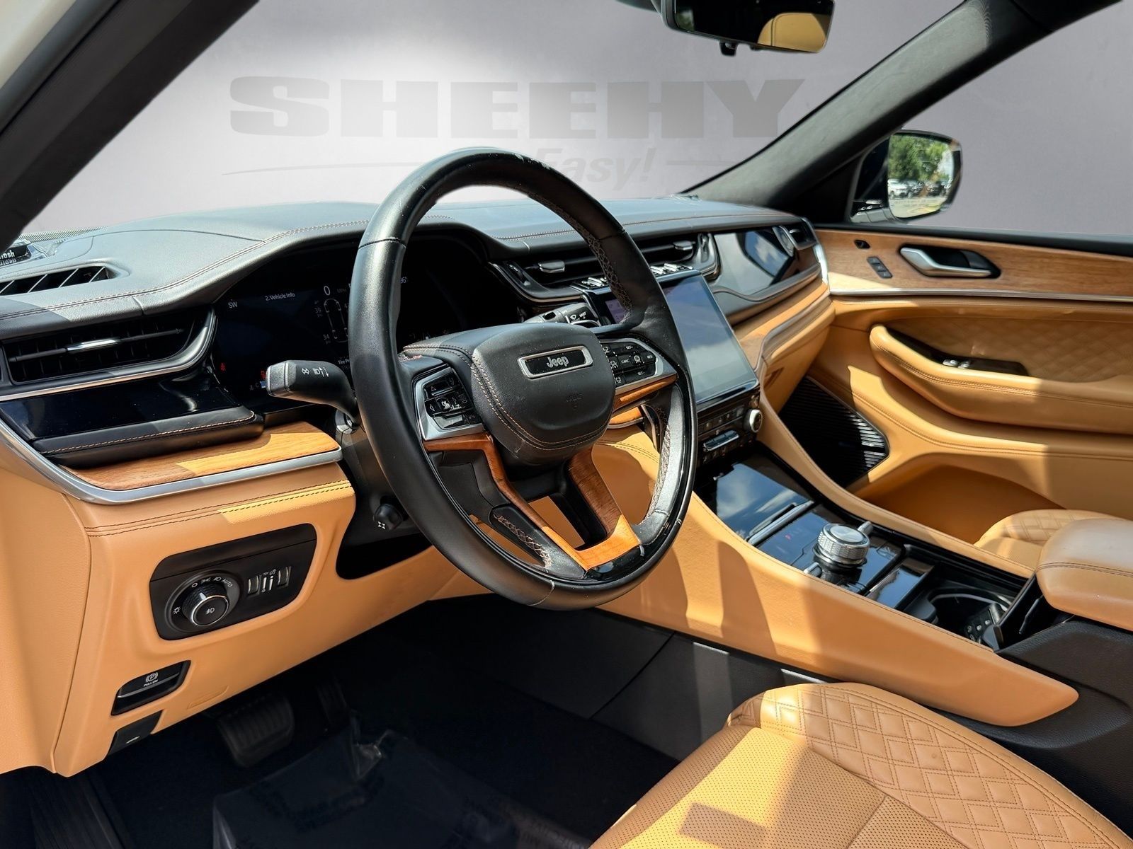 Used 2023 White Jeep Summit image 3