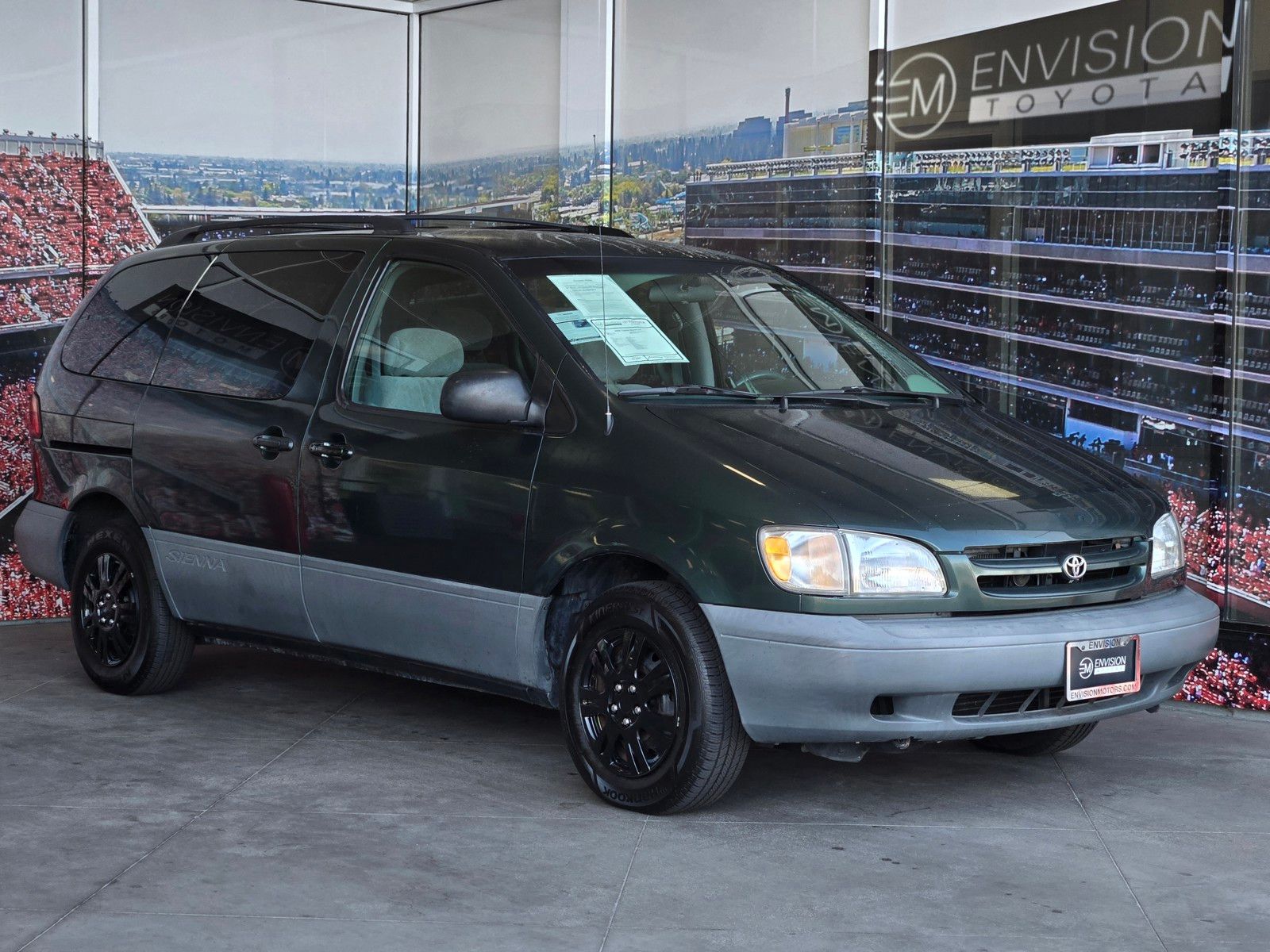Green 2000 Toyota Sienna Minivan Front-Wheel Drive 4-Speed Automatic