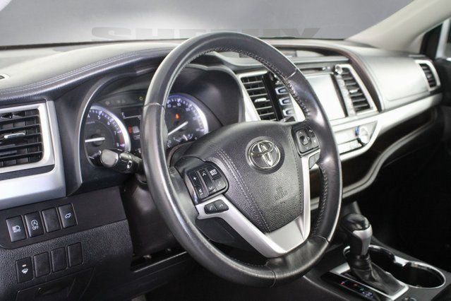 Used 2018 Black Toyota XLE image 4