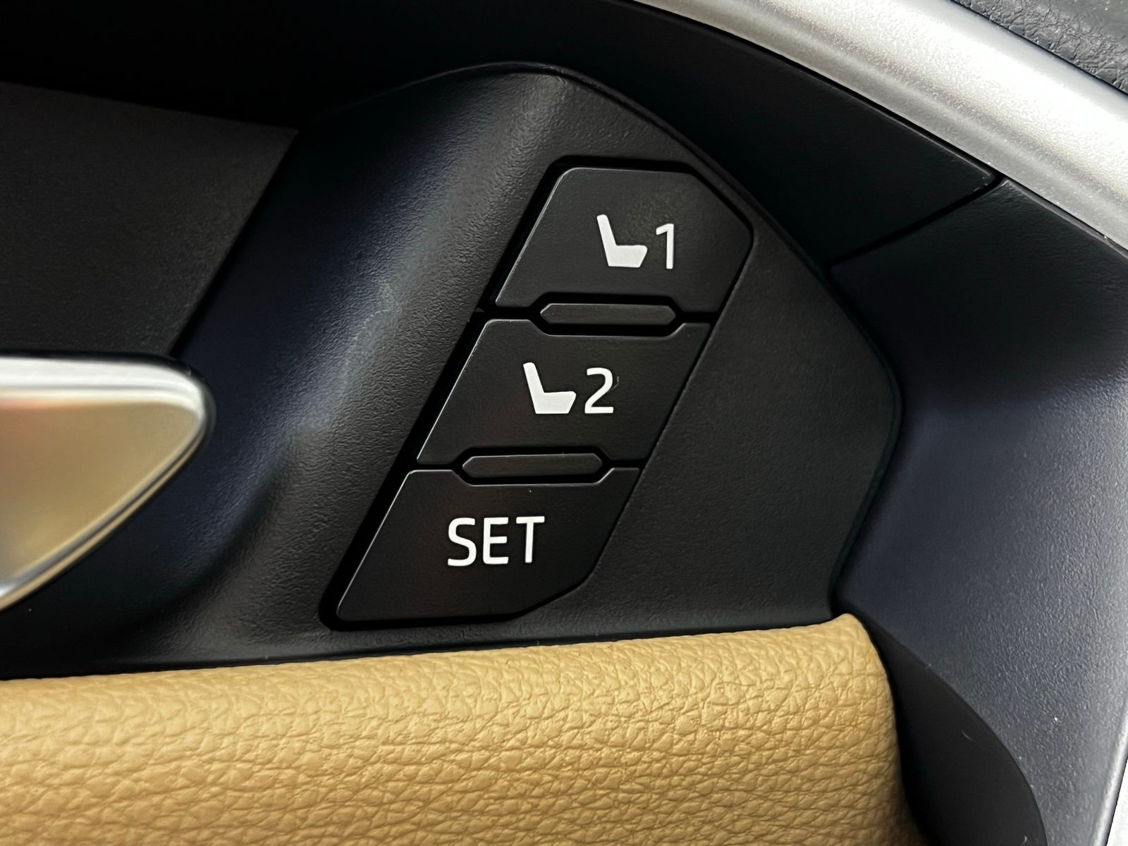 Thumbnail: 2025 Toyota RAV4 - 11