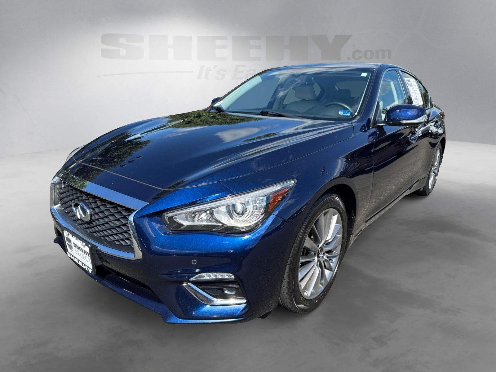 Used 2022 Grand Blue INFINITI LUXE image 16