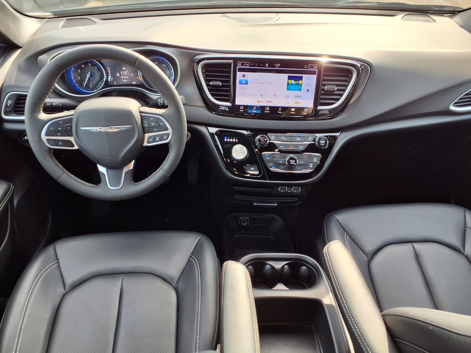 2025 Chrysler Pacifica Select - 10
