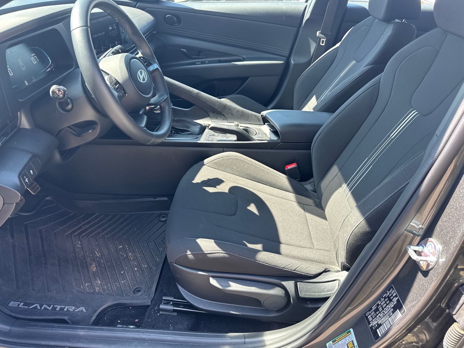 Used 2025 Gray Hyundai SEL Sport image 9