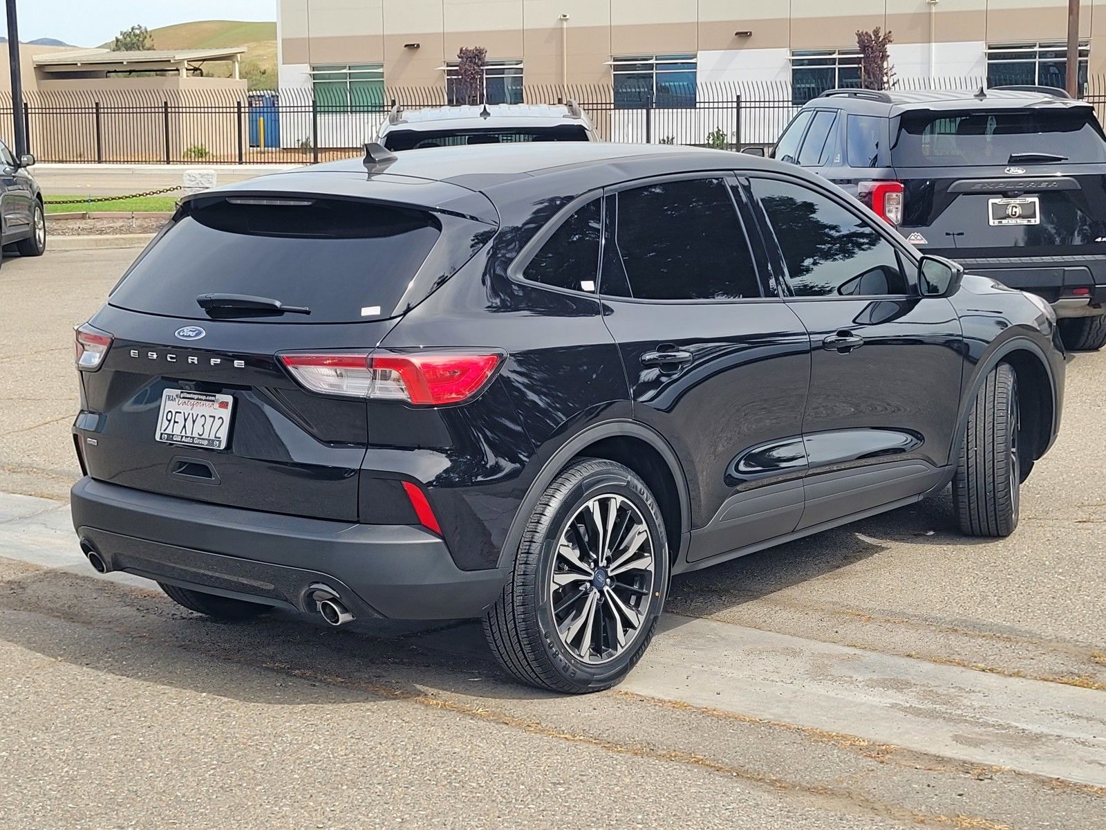Used 2022 Black Ford SE image 4