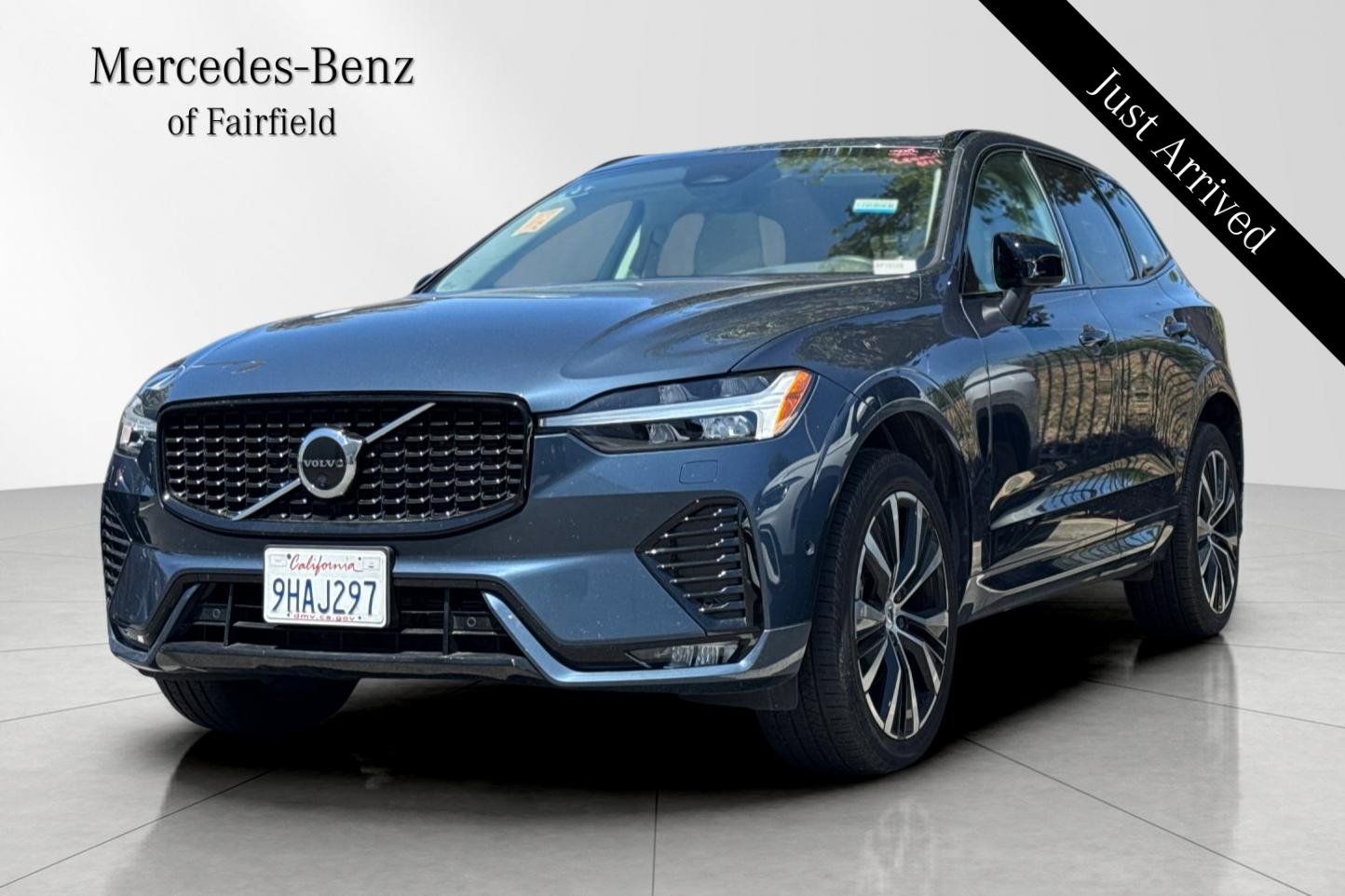 Denim Blue Metallic 2023 Volvo XC60 SUV / Crossover Front-Wheel Drive Automatic