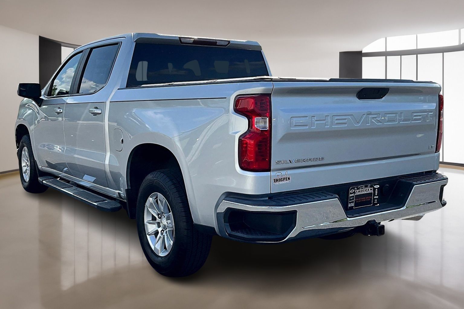 View vehicle photo 4