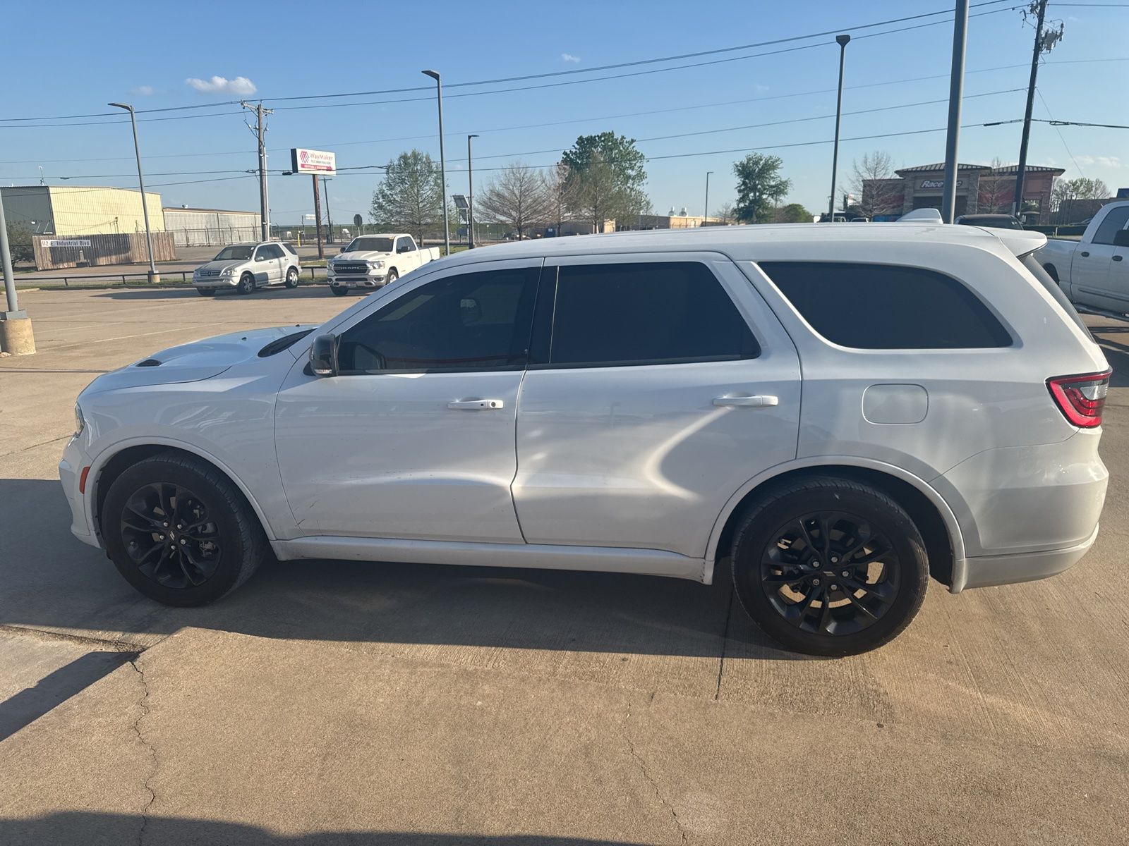 View vehicle photo 3