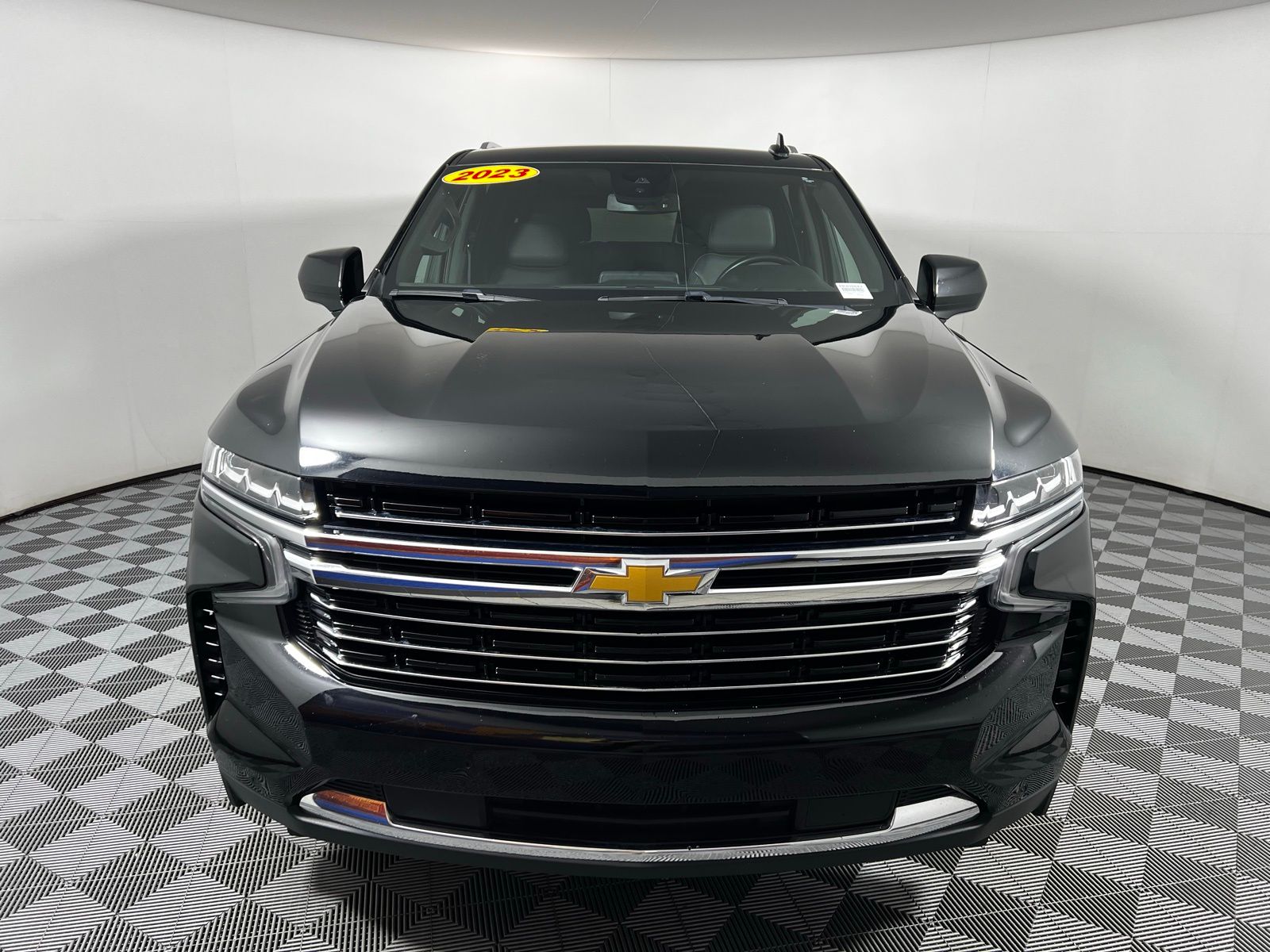 2023 Chevrolet Suburban LT 2