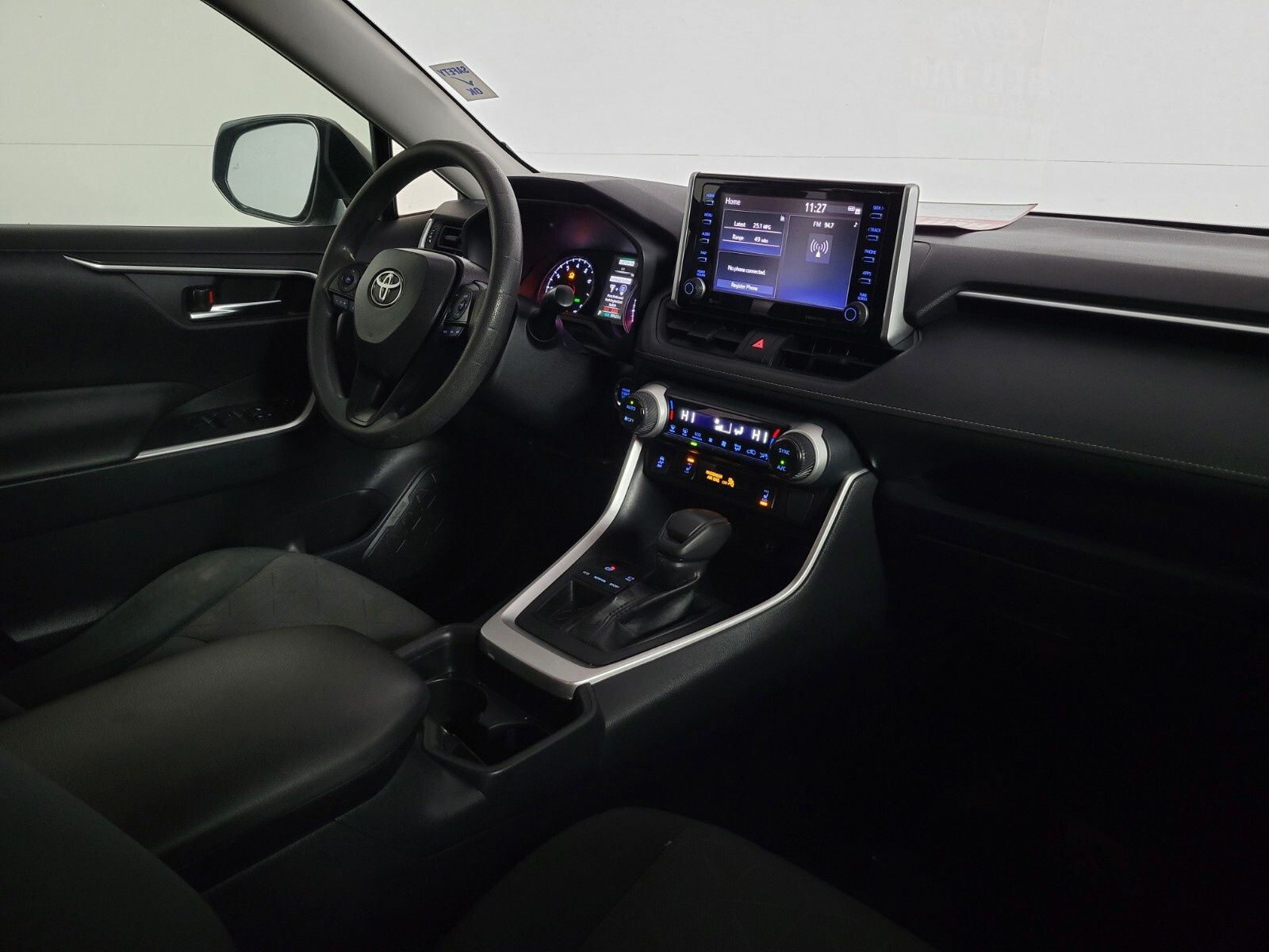 2019 Toyota RAV4 XLE 27