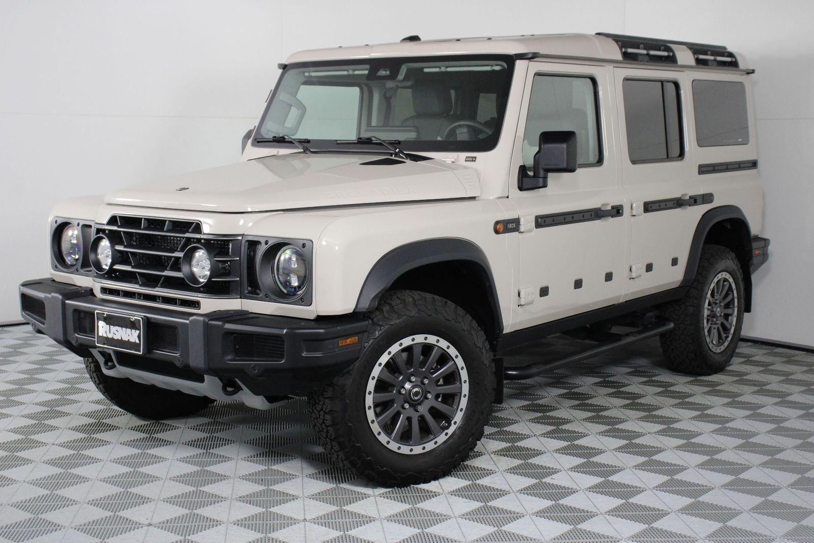 View vehicle photo 3