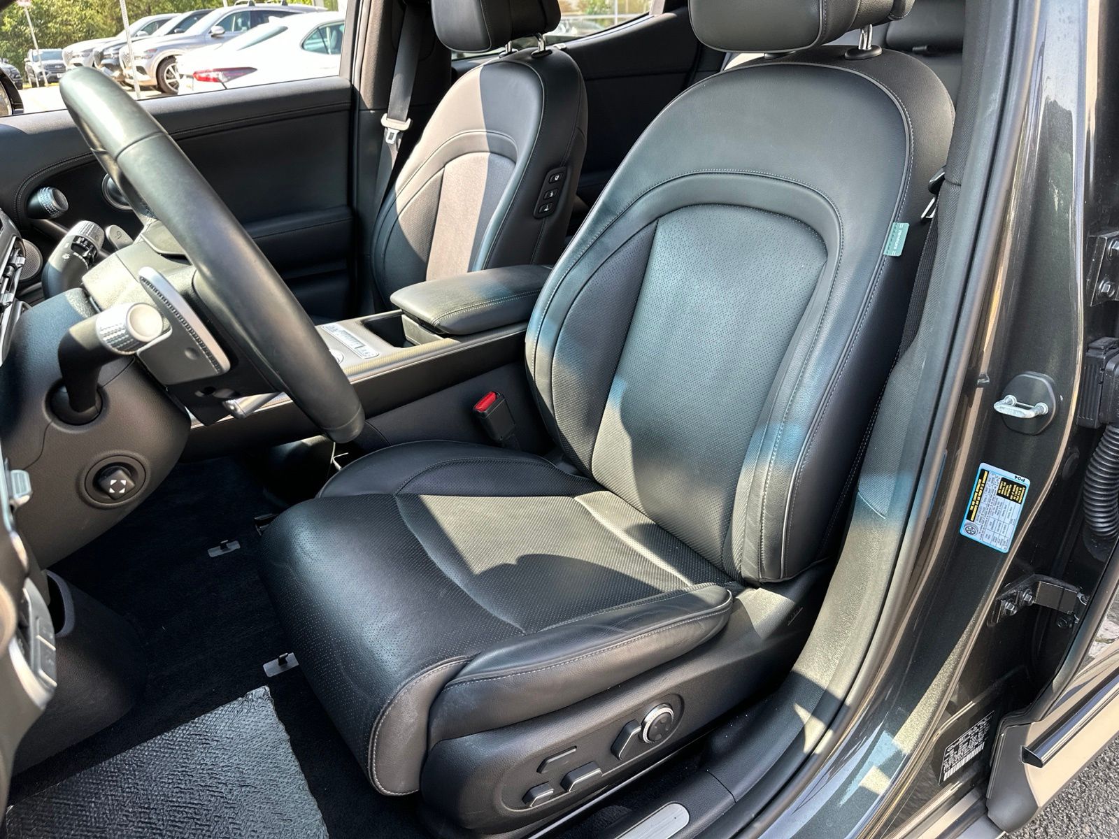 Used 2023 White Genesis Advanced image 8