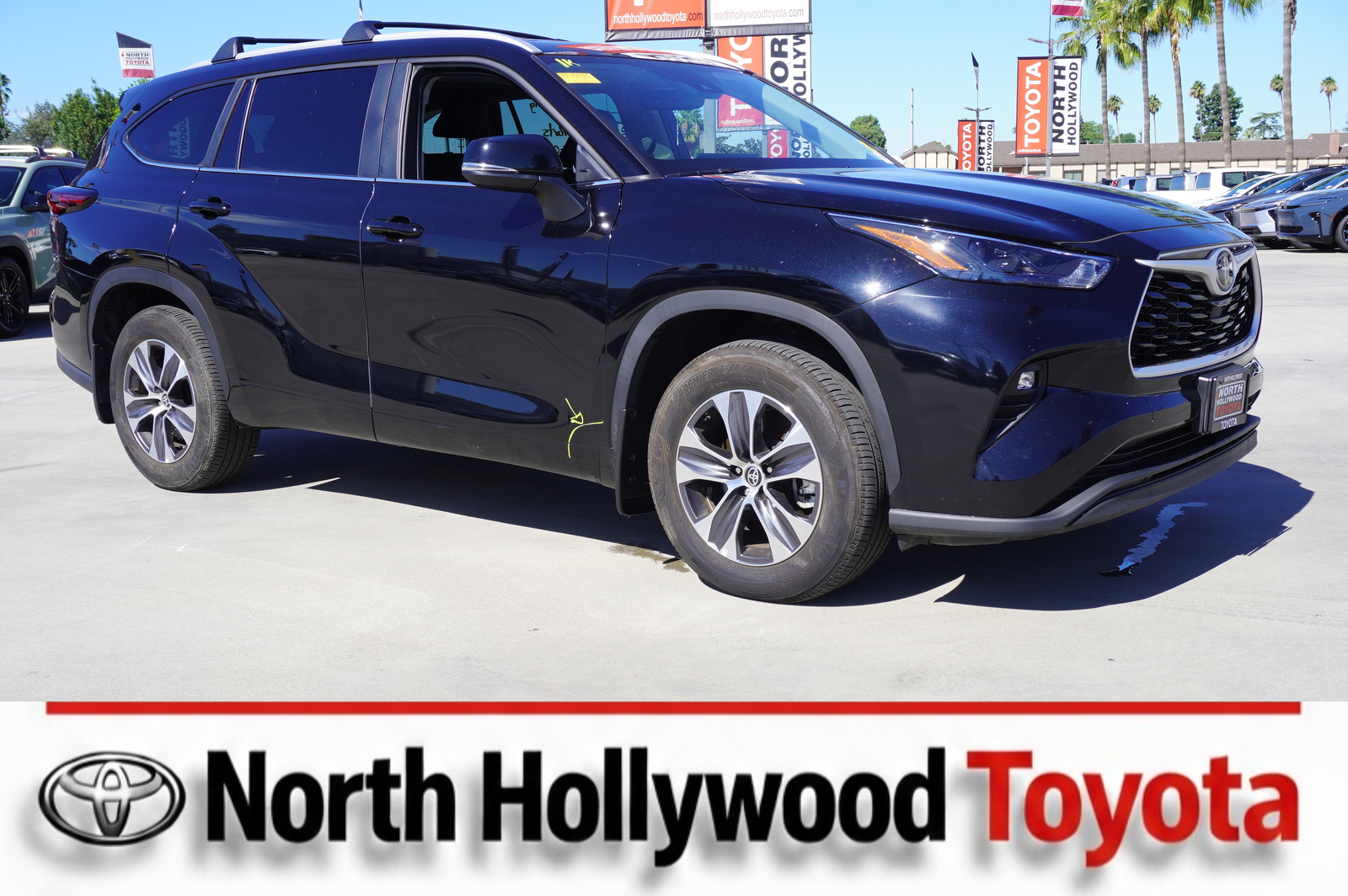 Midnight Black Metallic 2024 Toyota Highlander SUV / Crossover Front-Wheel Drive 8-Speed Automatic