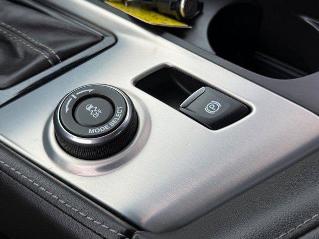 Used 2016 Silver Chevrolet Stingray Z51 image 22