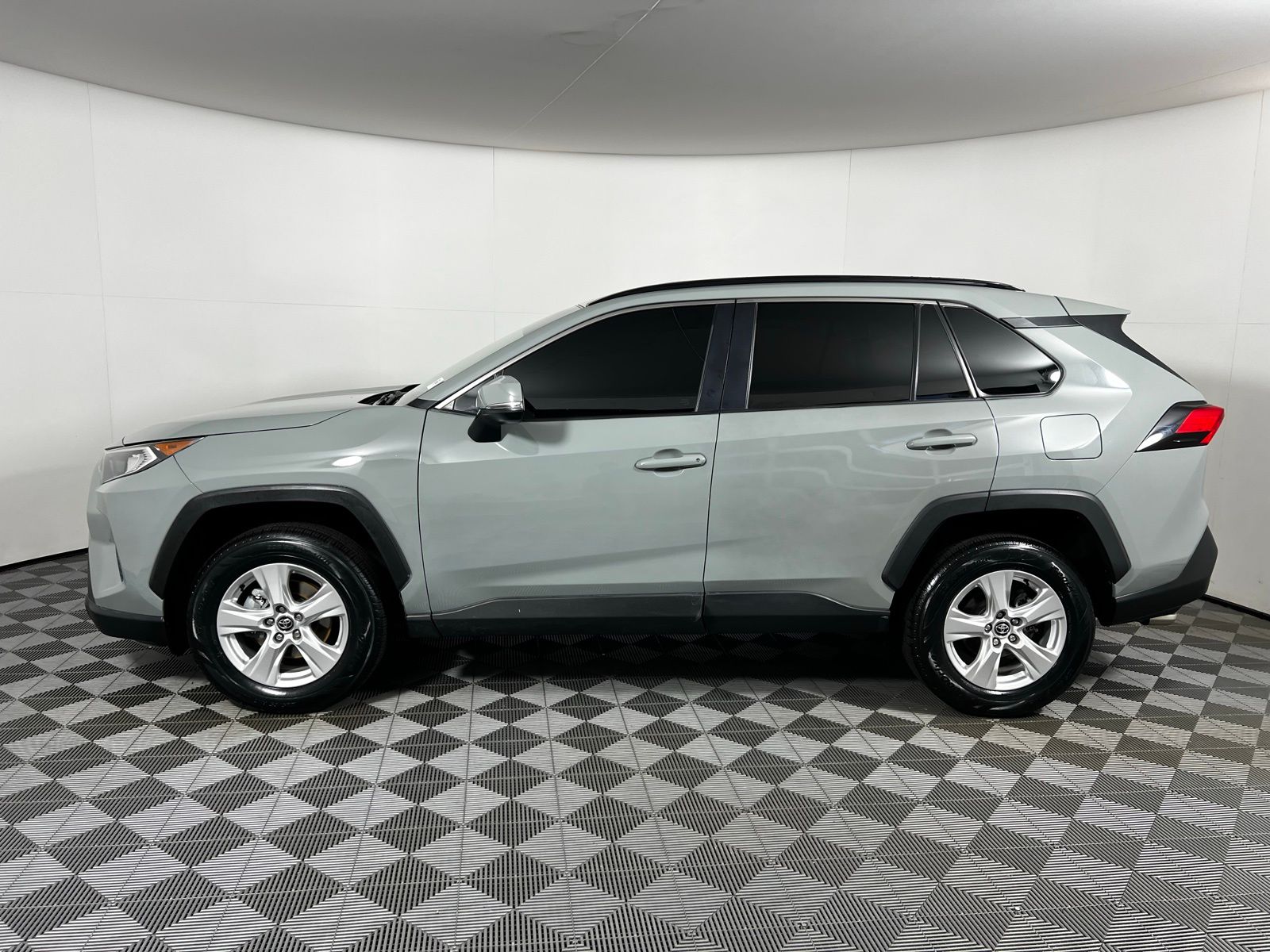 Thumbnail: 2020 Toyota RAV4 - 8