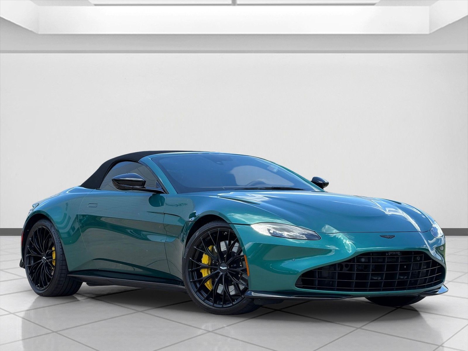 2022 Aston Martin Vantage 4.0 V8 Roadster's photo