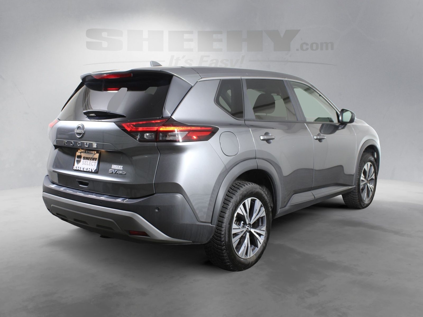 Used 2023 Gray Nissan SV image 8