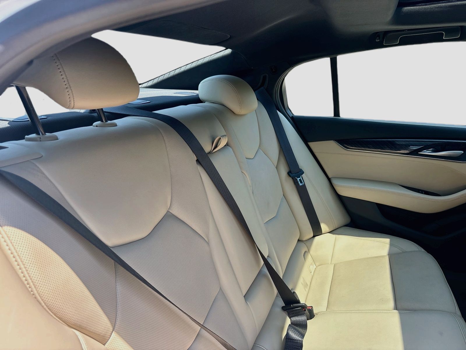 Used 2024 White Cadillac Premium Luxury image 26