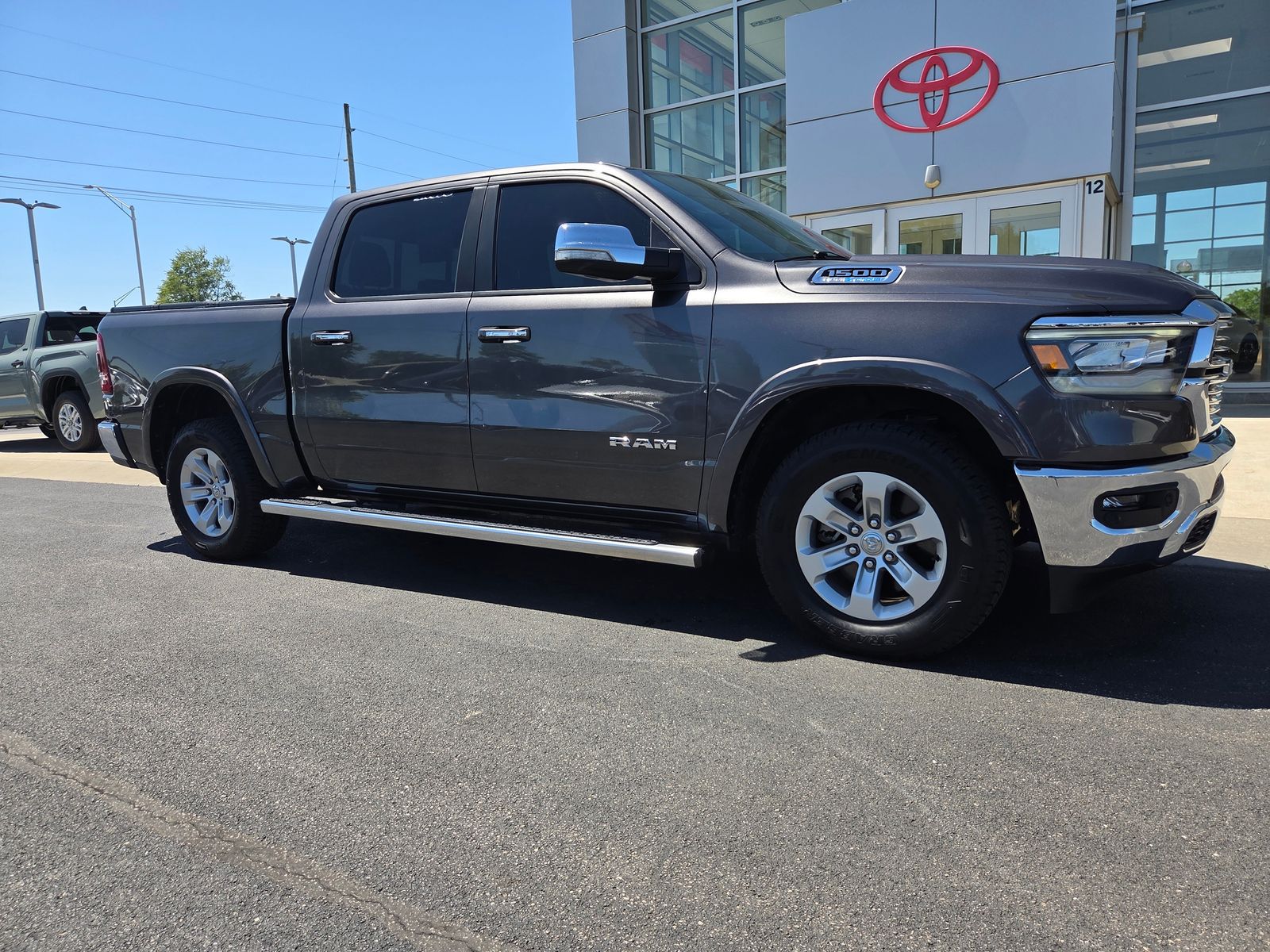 2022 RAM 1500 Laramie 4x4 Crew Cab 5'7's photo