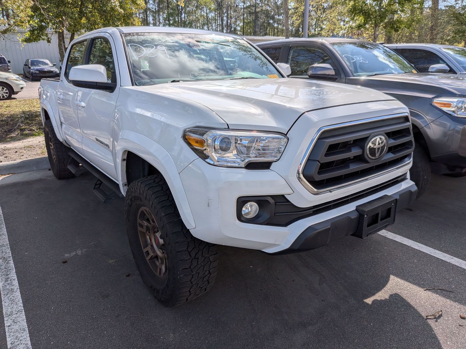 White 2022 Toyota Tacoma SR5 I4 Double Cab RWD Pickup Truck 4X2 6-Speed Automatic