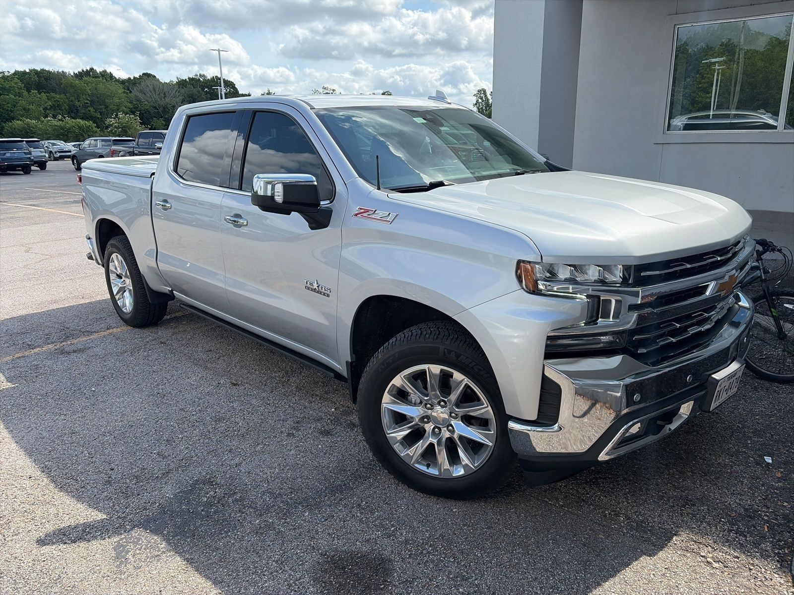 Silver Ice Metallic 2022 Chevrolet Silverado 1500 LTZ Crew Cab 4WD Pickup Truck Four-Wheel Drive 8-Speed Automatic