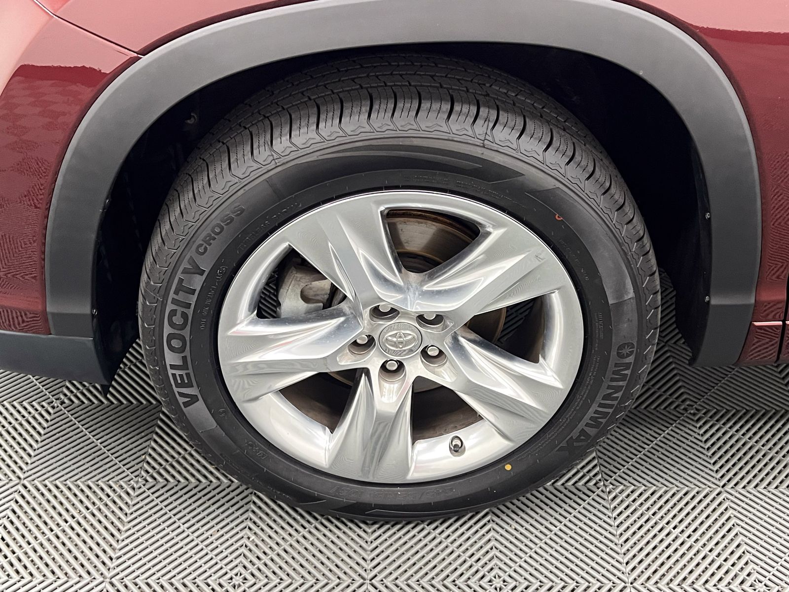 used 2015 Toyota Highlander car, priced at $22,388