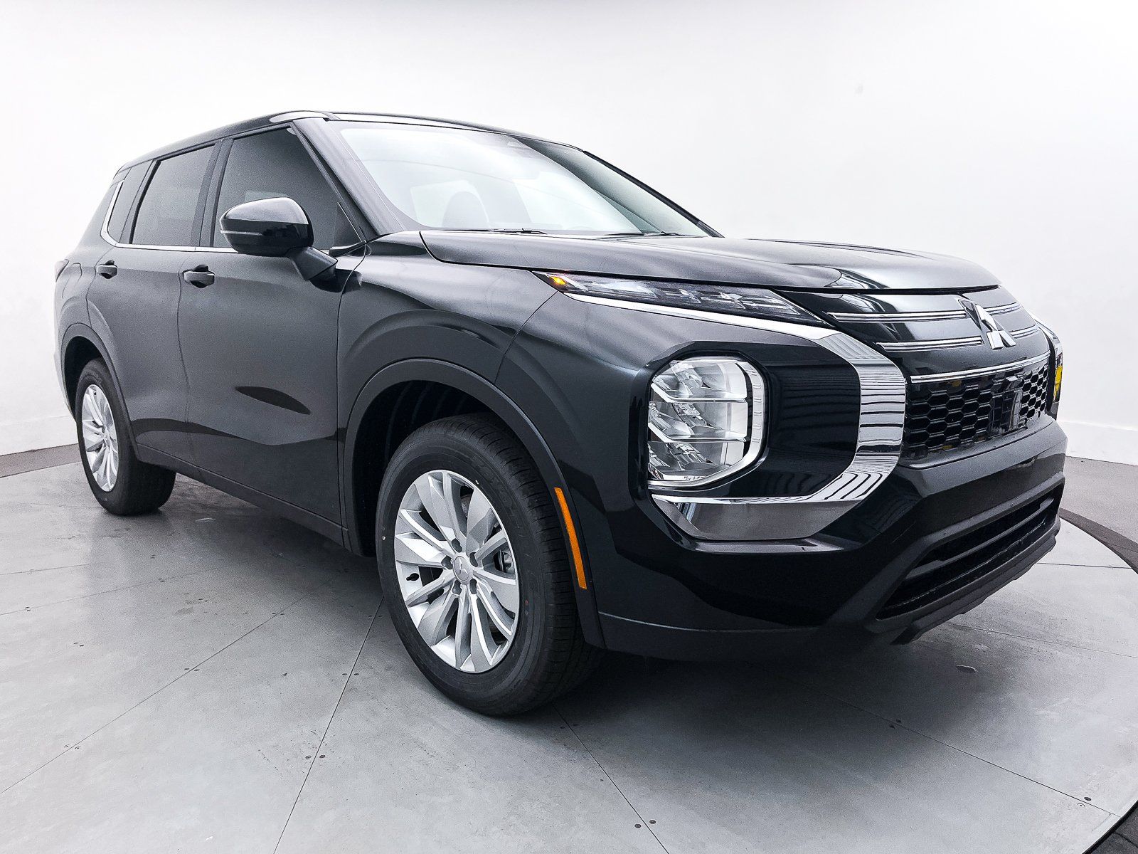 2025 Mitsubishi Outlander ES