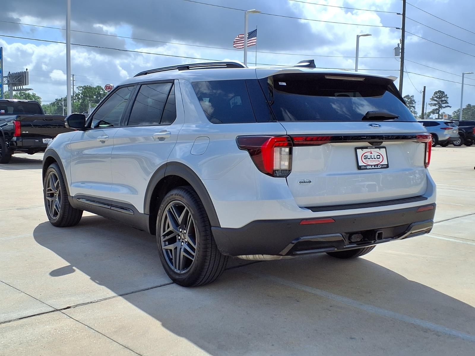 2026 Ford Explorer ST-Line - 1
