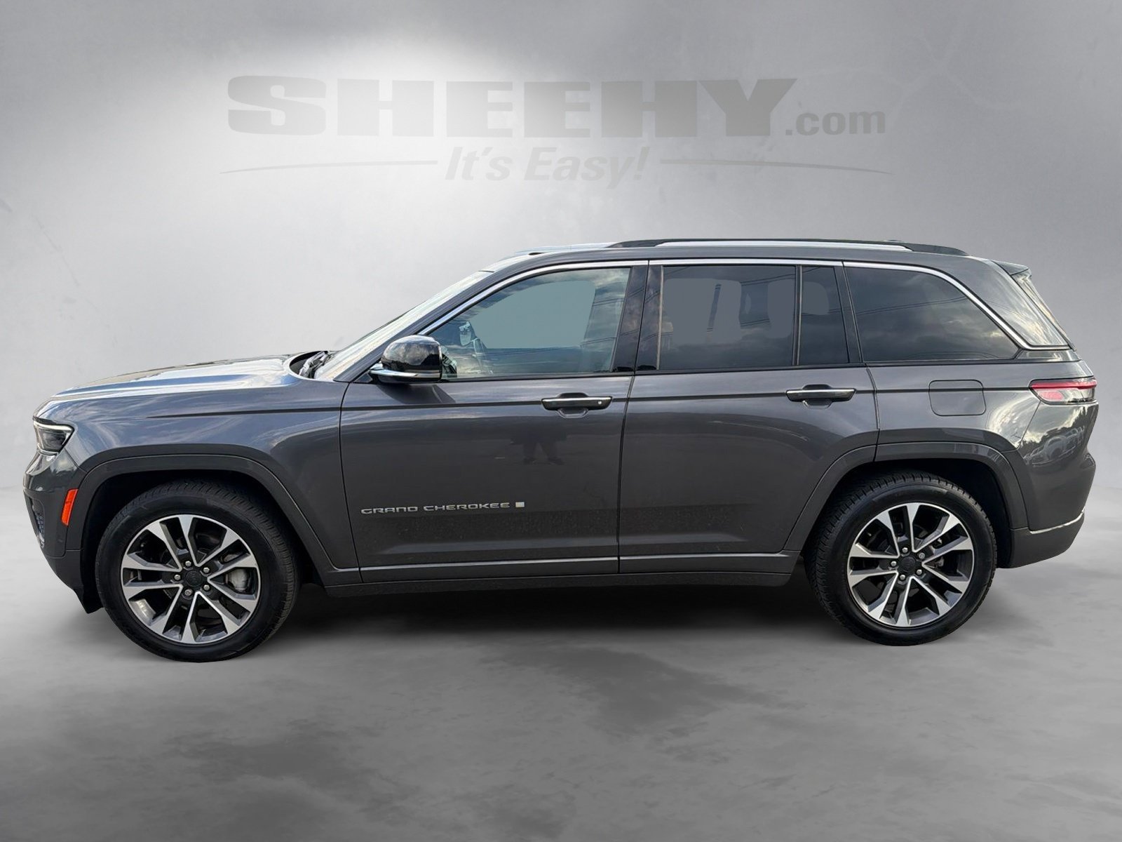 Used 2022 Metallic Jeep Overland image 15
