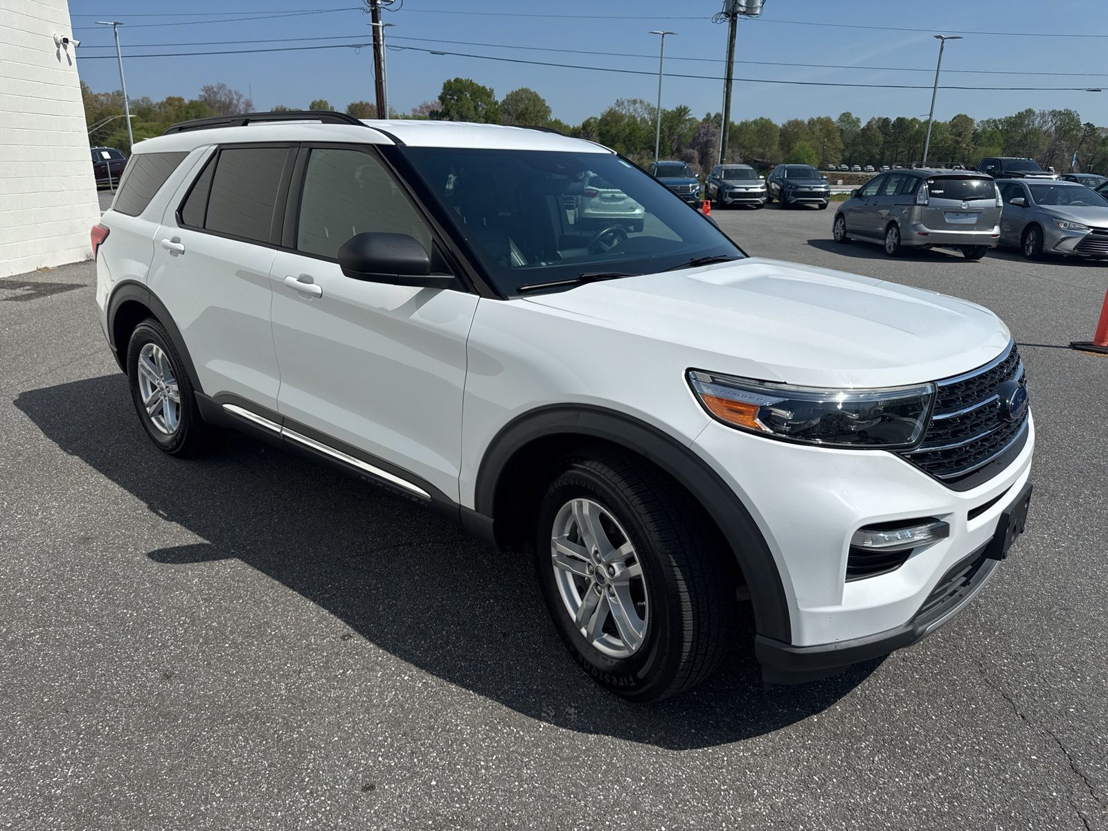 View vehicle photo 3