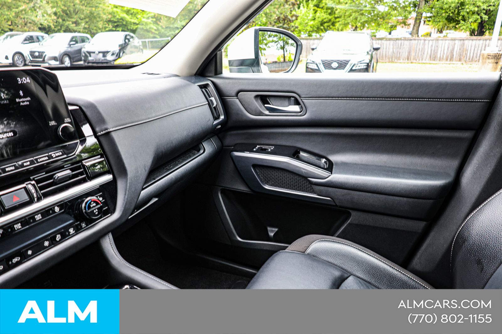 Used 2022 White Nissan SL image 39