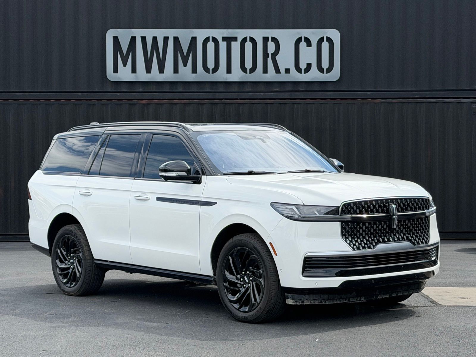 White Metallic 2025 Lincoln Navigator SUV / Crossover Four-Wheel Drive Automatic