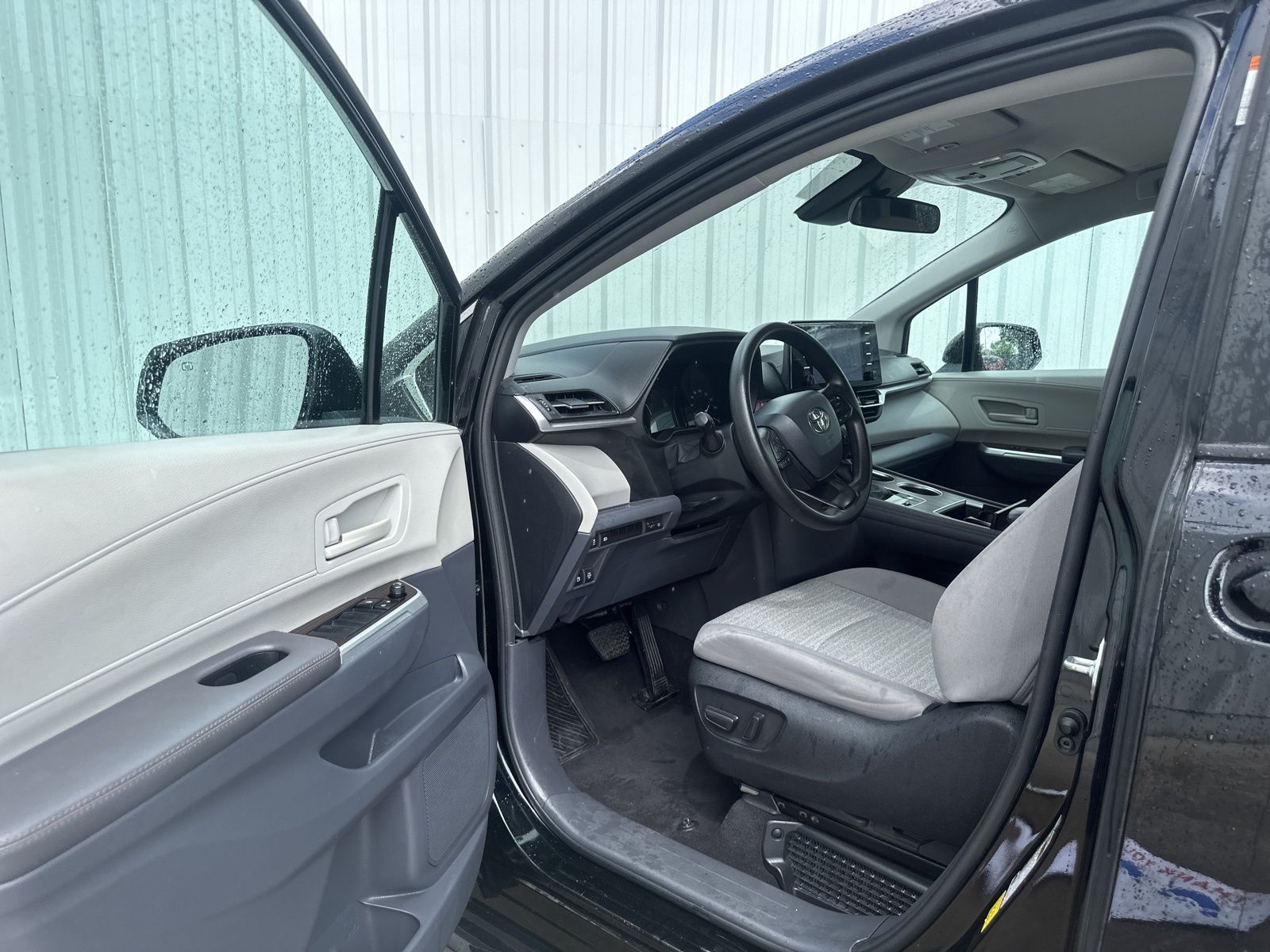 Used Car 2023 Toyota Sienna  Le For Sale Under $40,000 In Austin, Texas