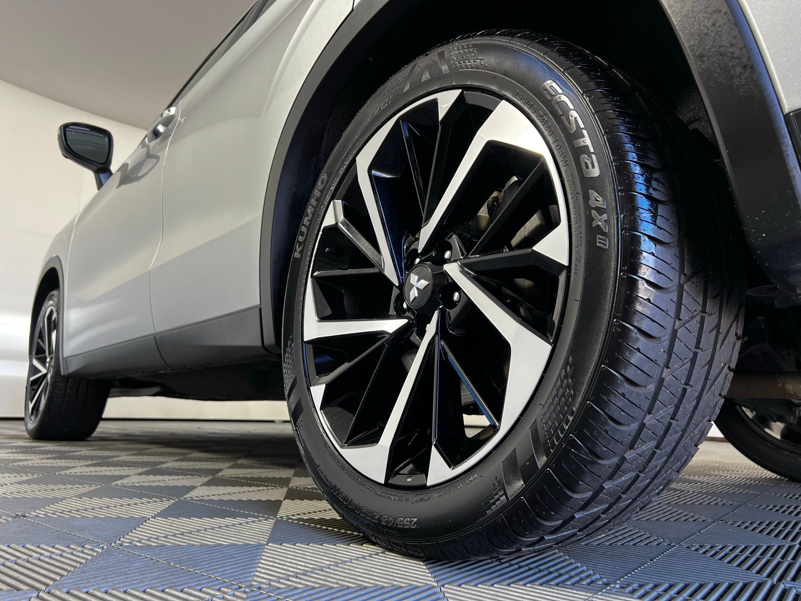 Thumbnail: 2024 Mitsubishi Outlander - 28