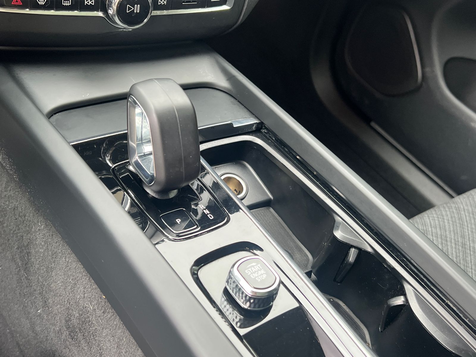 2024 Volvo XC60 Core - Photo 31