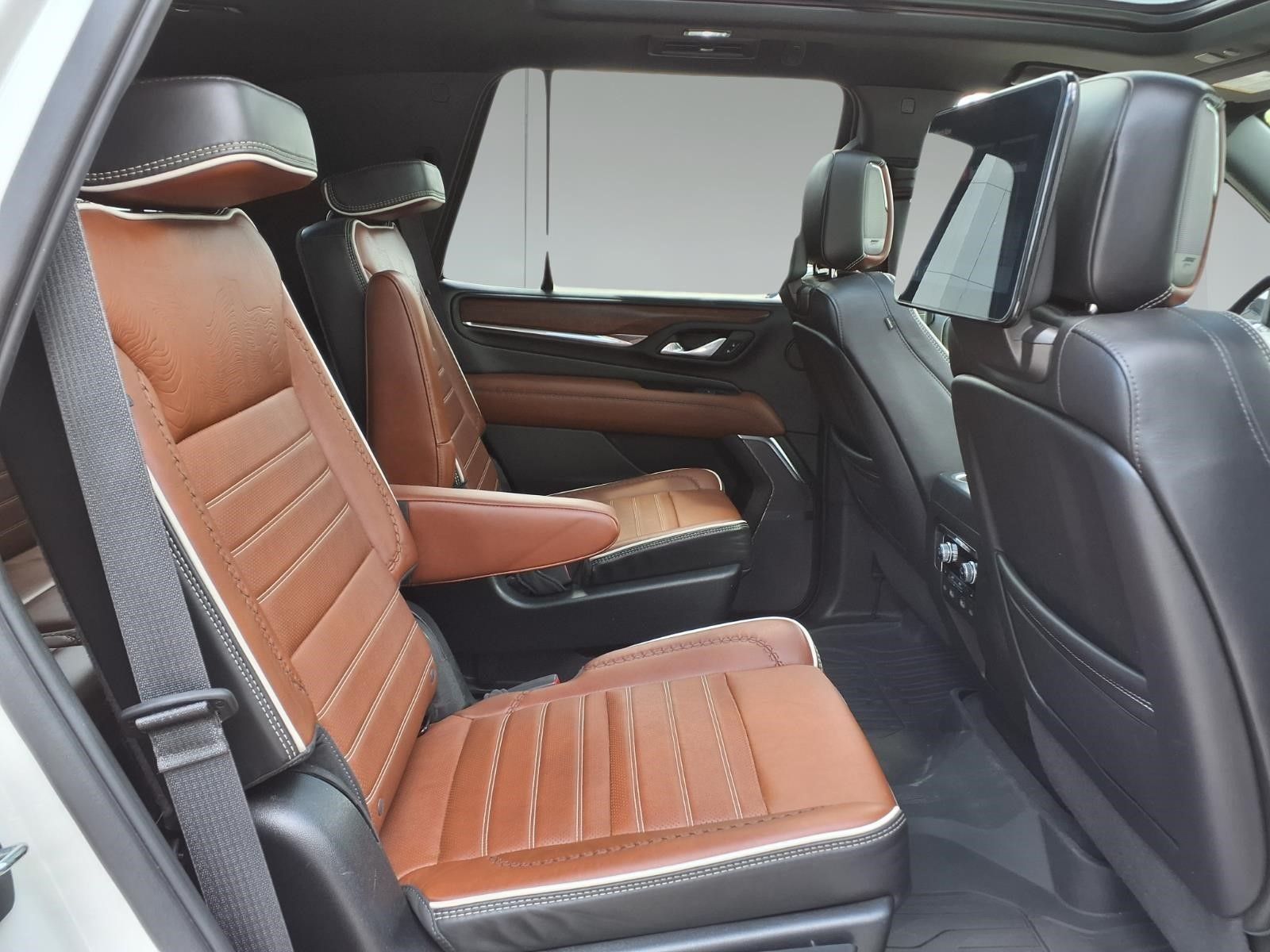 2023 GMC Yukon Denali Ultimate White at DeMontrond Auto Country