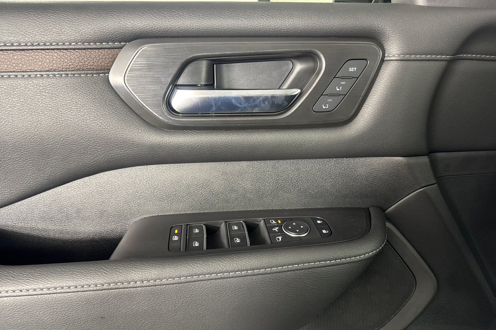 2026 Nissan Armada SL - Photo 8