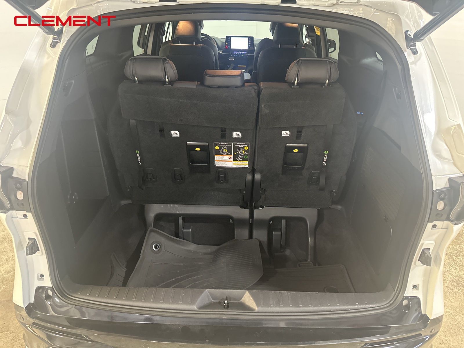 2021 Toyota Sienna XSE 13