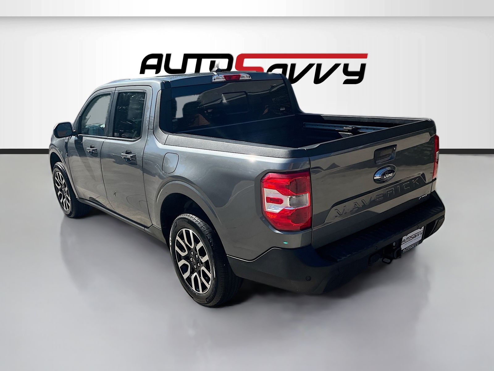 Used 2024 Gray Ford Lariat image 5