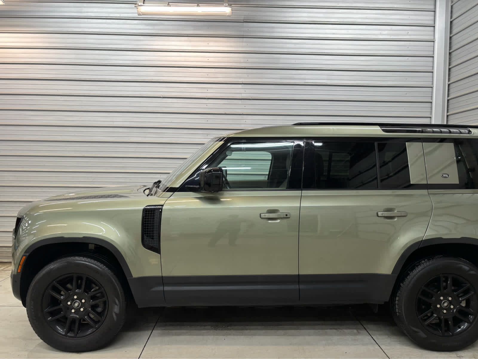 Photo 3 of 2022 Land Rover Defender 110 S