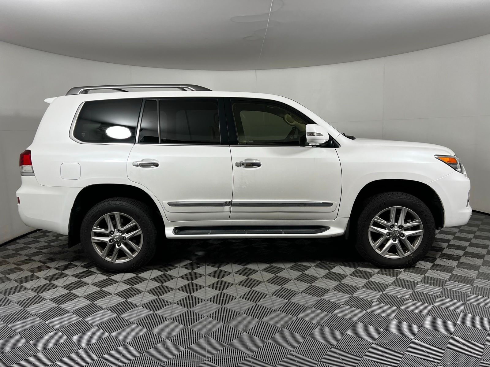 2013 Lexus LX 570 4