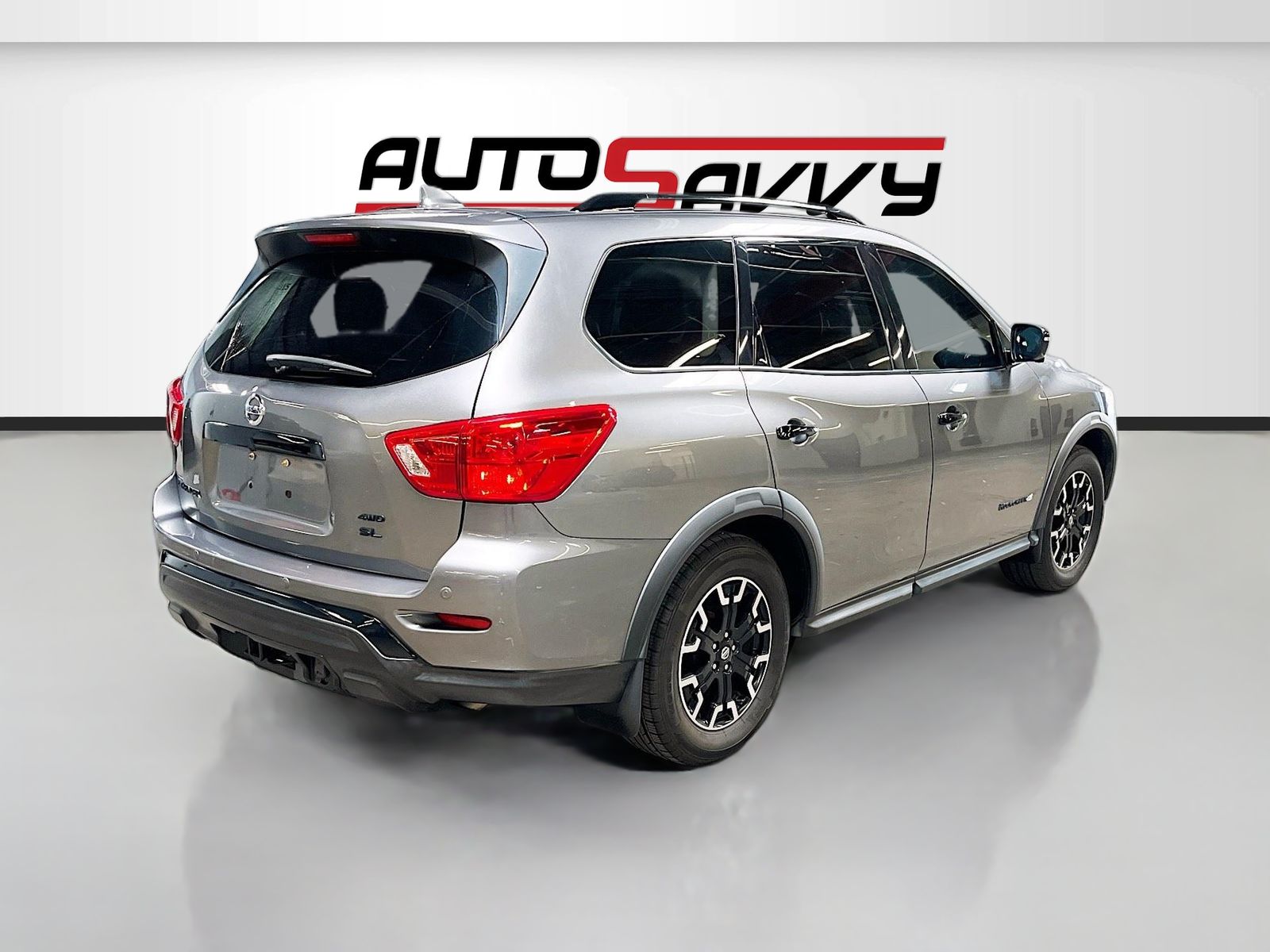 Used 2020 Gray Nissan SL image 7