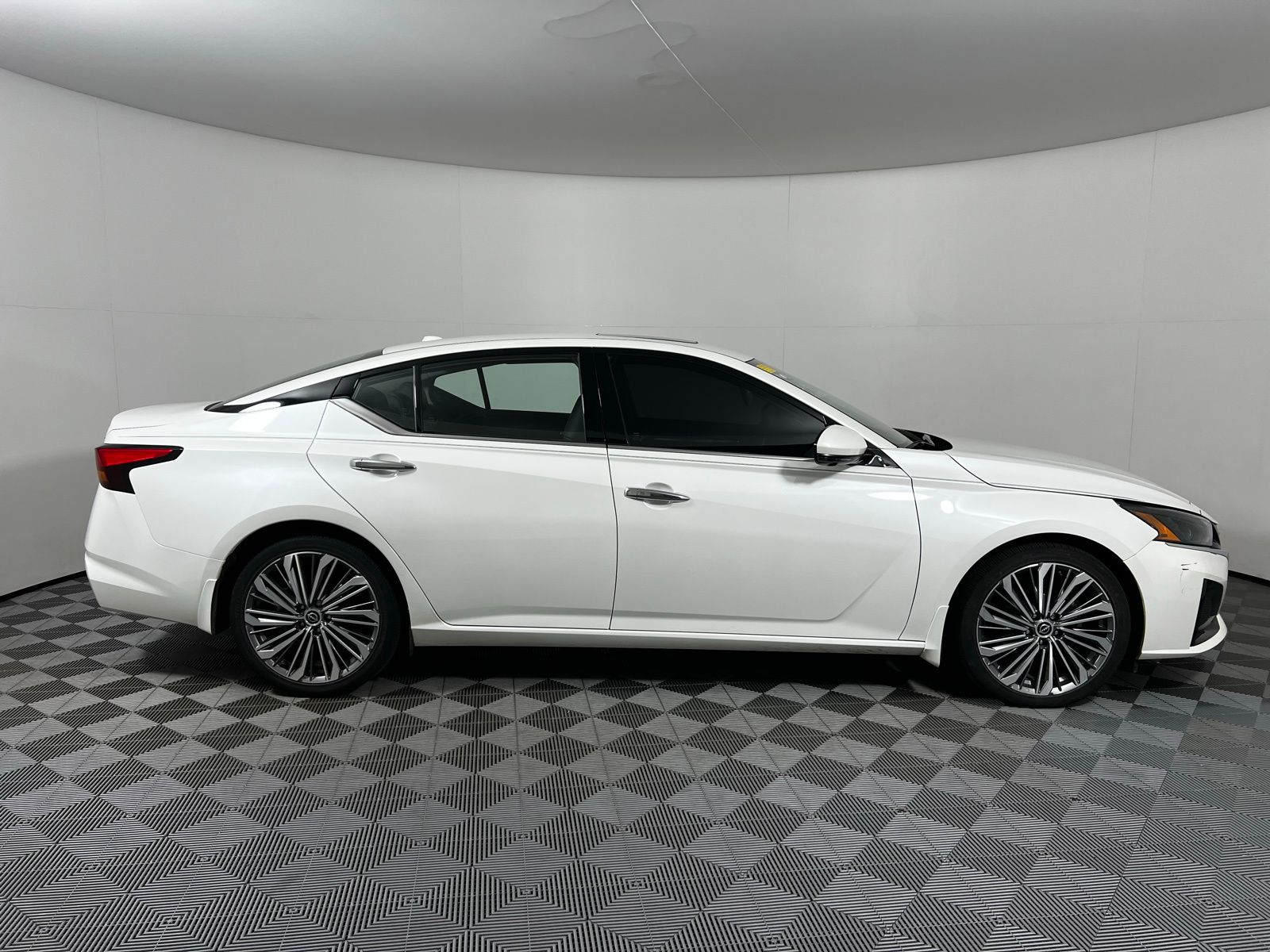 Thumbnail: 2024 Nissan Altima - 4