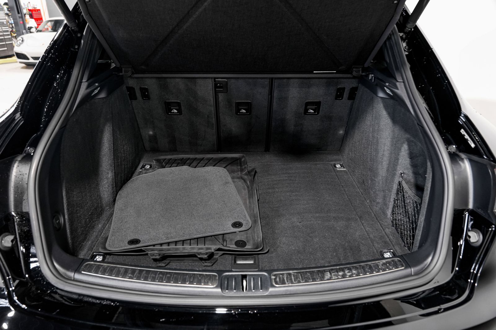 2024 Porsche Macan Base — photo 46