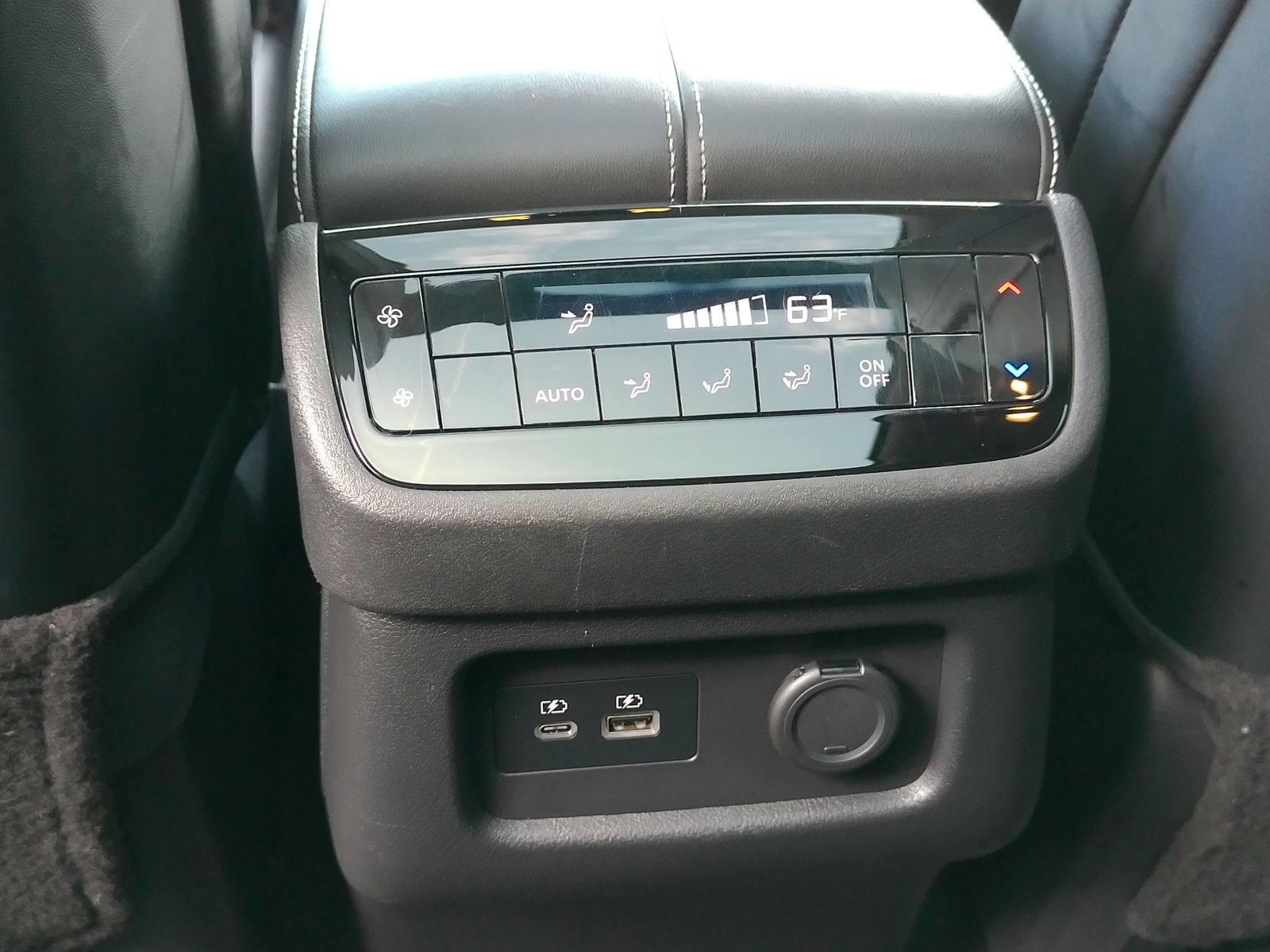 Used 2023 White INFINITI PURE image 21