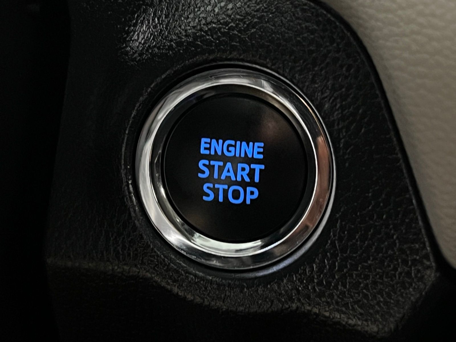 Thumbnail: 2022 Toyota RAV4 - 21