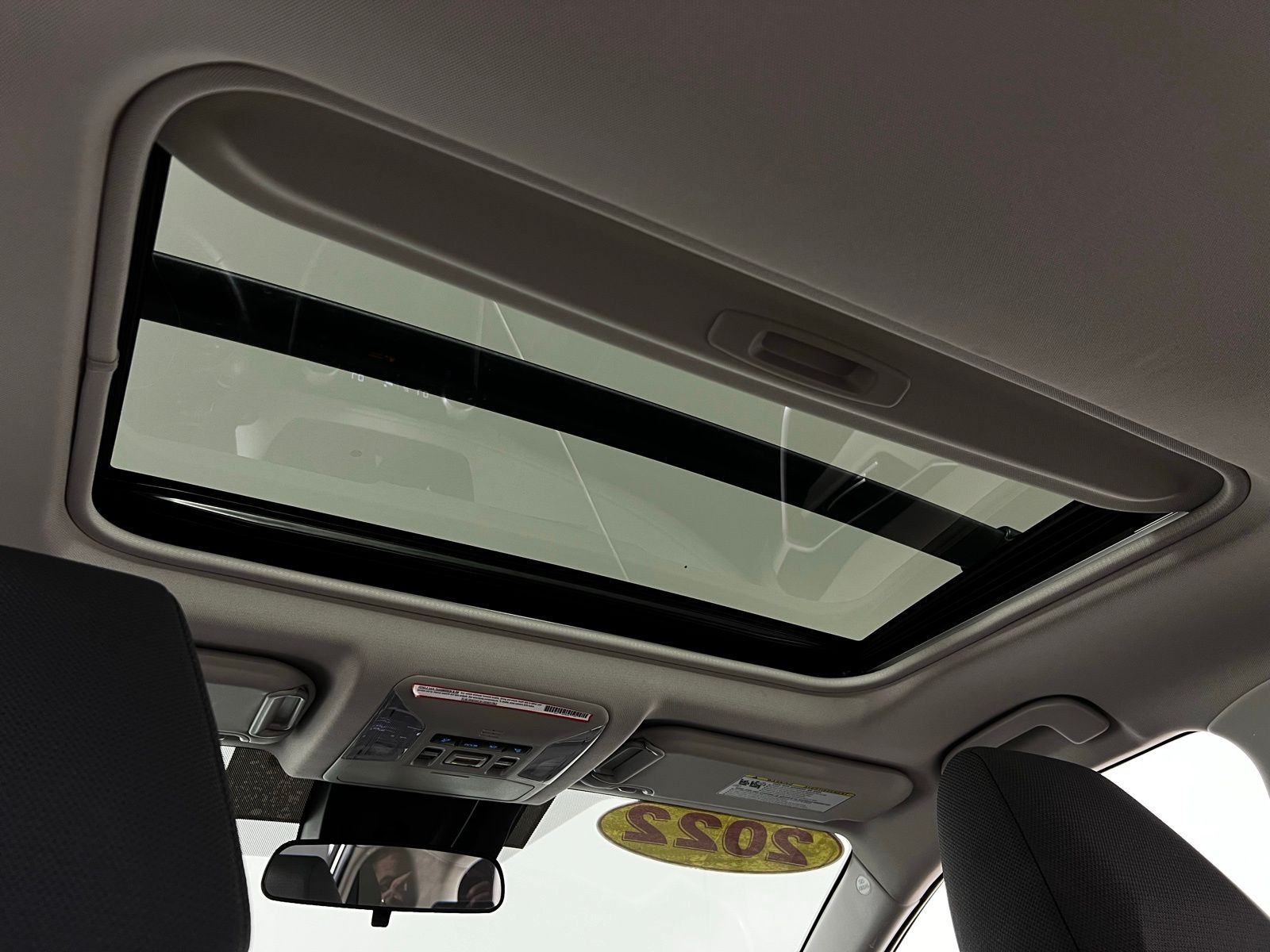 Thumbnail: 2022 Toyota RAV4 - 25