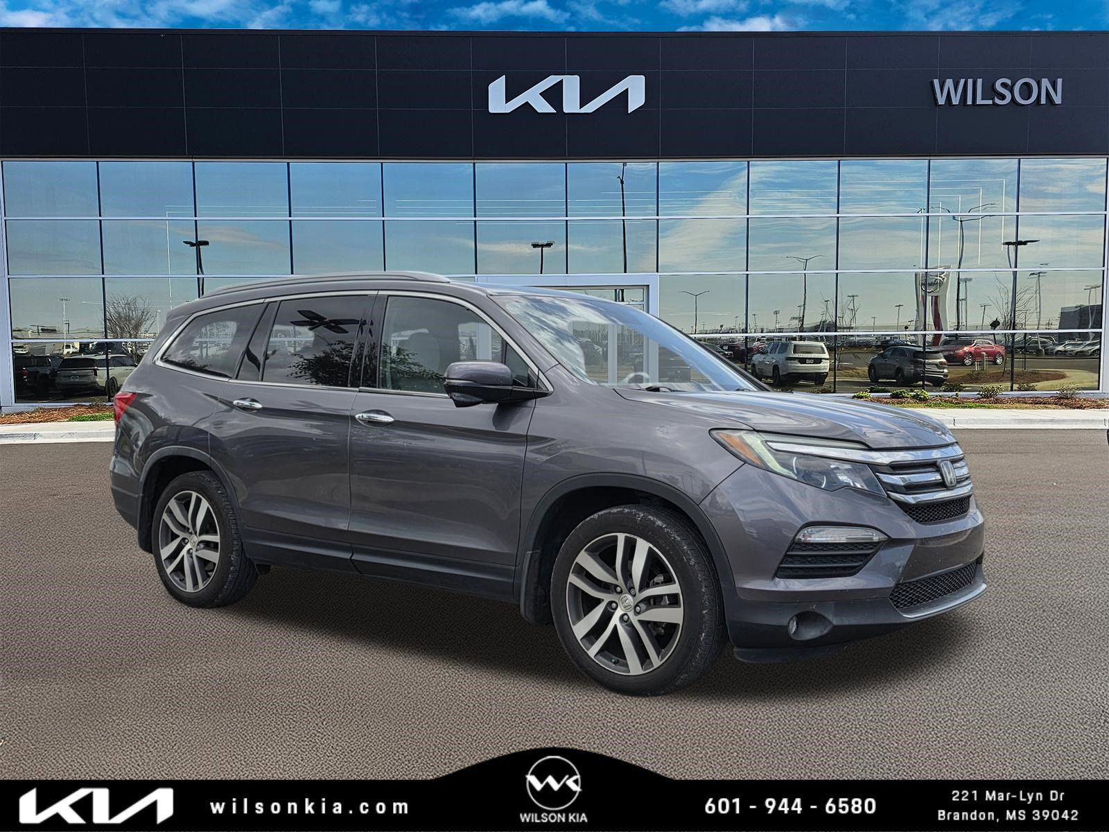 Gray (Modern Steel Metallic) 2018 Honda Pilot Touring FWD SUV / Crossover Front-Wheel Drive 9-Speed Automatic