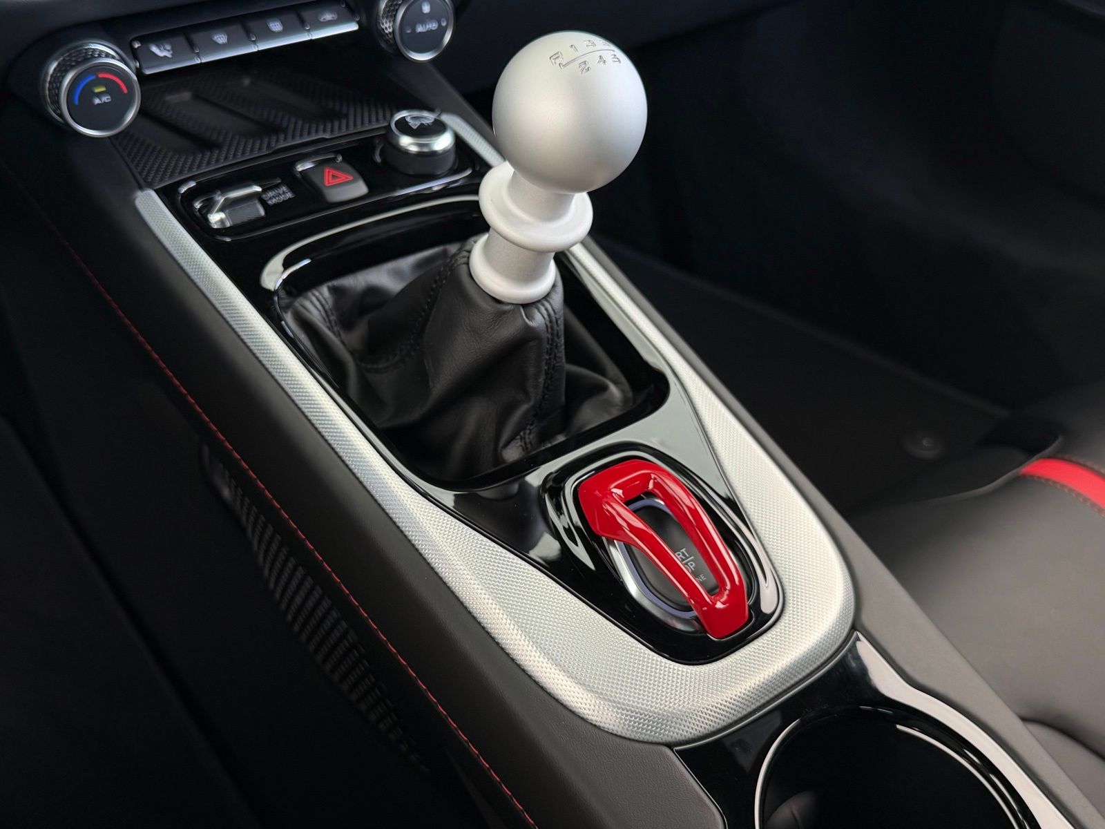 2026 Lotus Emira - Photo 6