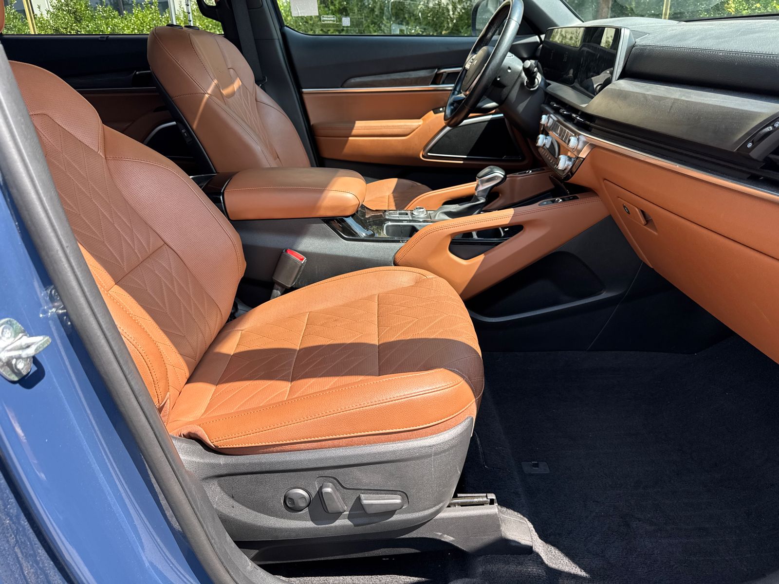 Used 2025 Black Kia EX X-Pro image 13