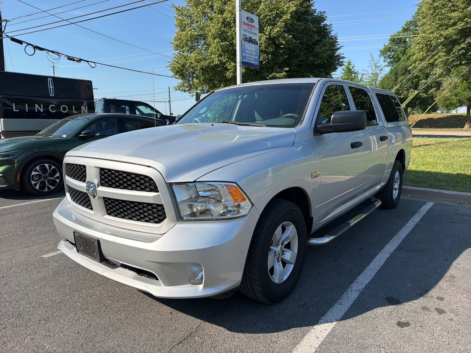 View vehicle photo 7